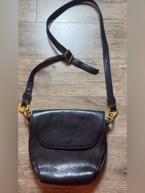 Vintage Classic Black Leather Crossbody Bag Perlina New York with Gold Hardware